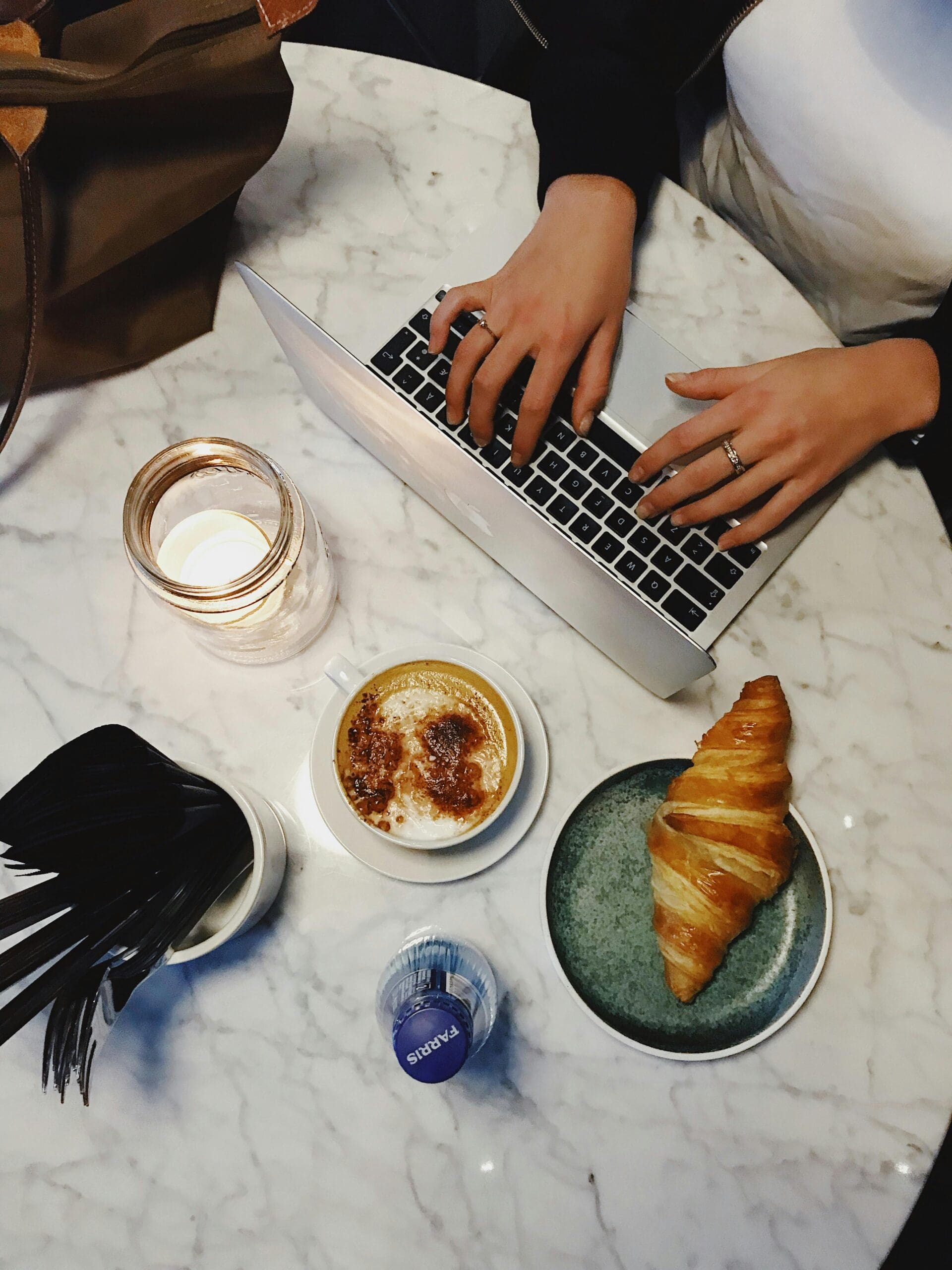Woman working on her computer at a cafe